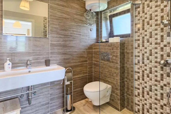 Image No.18-4 Bed Property for sale