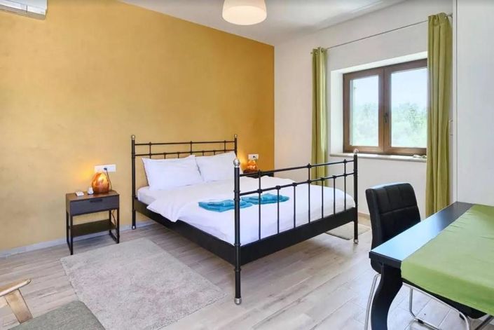 Image No.19-4 Bed Property for sale