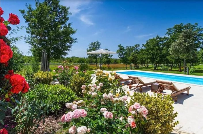 Image No.4-4 Bed Property for sale