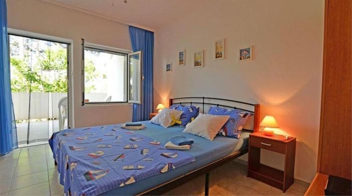 Image No.24-7 Bed Property for sale