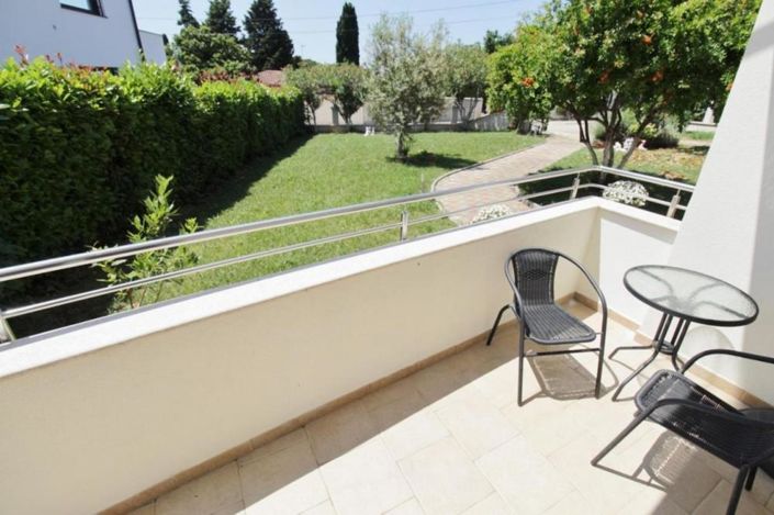 Image No.15-8 Bed Property for sale