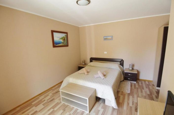 Image No.21-8 Bed Property for sale