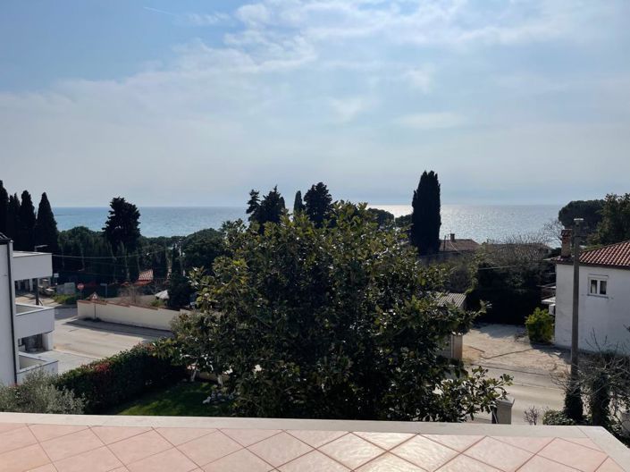 Image No.8-8 Bed Property for sale