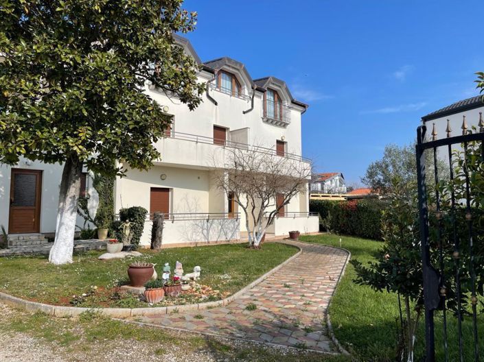 Image No.9-8 Bed Property for sale