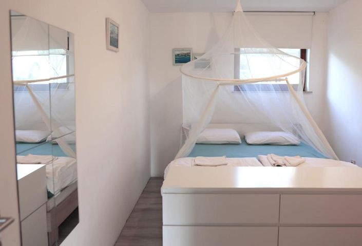 Image No.16-11 Bed Property for sale