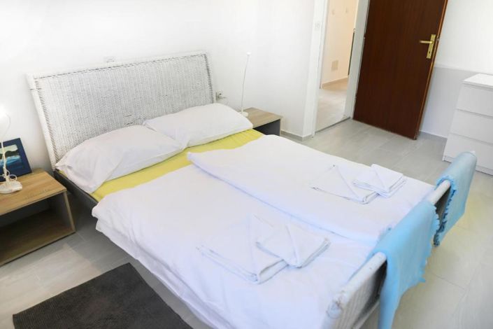 Image No.17-11 Bed Property for sale