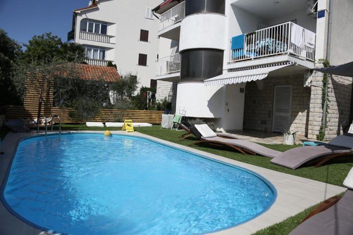 Image No.3-11 Bed Property for sale