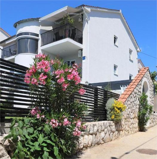 Image No.6-11 Bed Property for sale