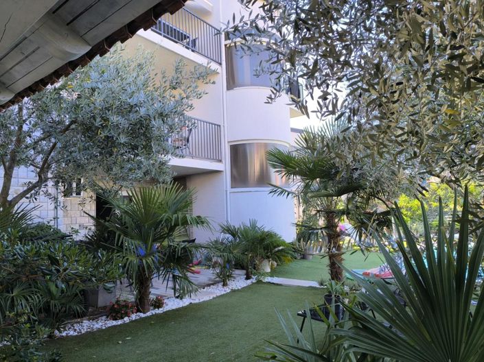 Image No.7-11 Bed Property for sale