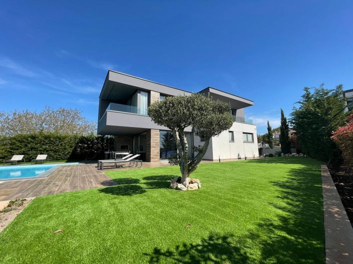 Image No.2-4 Bed Property for sale