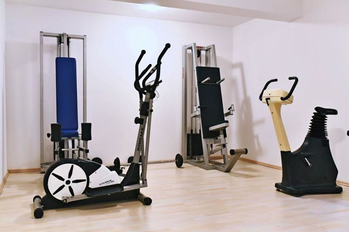 Image No.15-10 Bed Property for sale