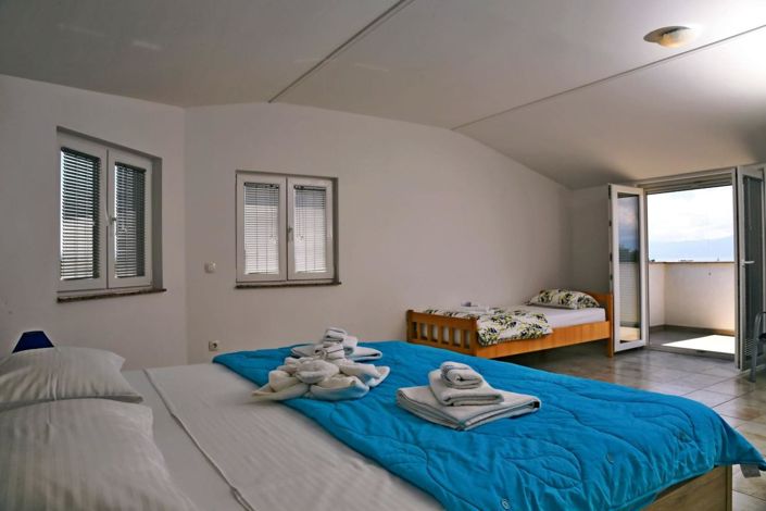 Image No.4-10 Bed Property for sale