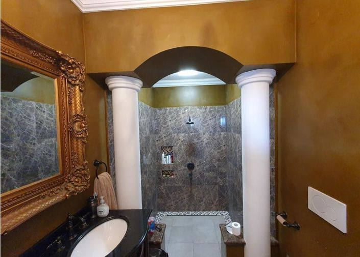 Image No.10-12 Bed Property for sale