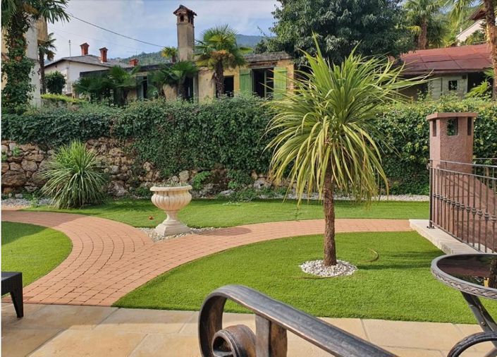 Image No.12-12 Bed Property for sale