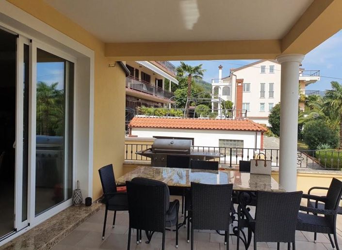 Image No.13-12 Bed Property for sale