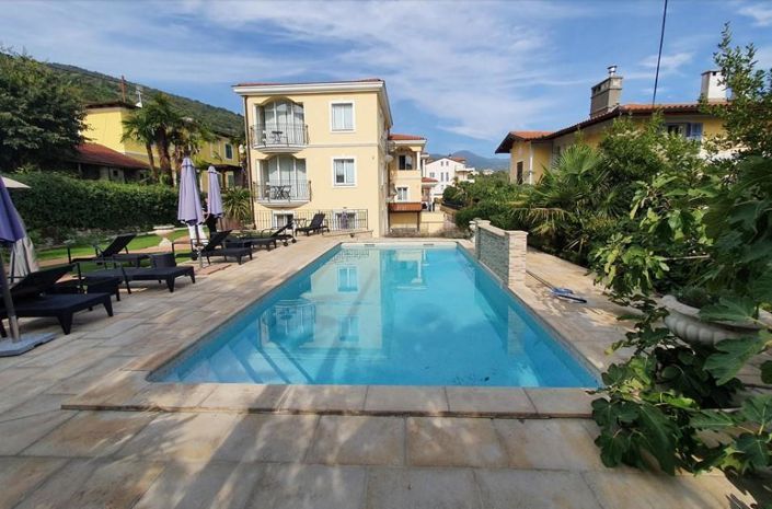 Image No.2-12 Bed Property for sale