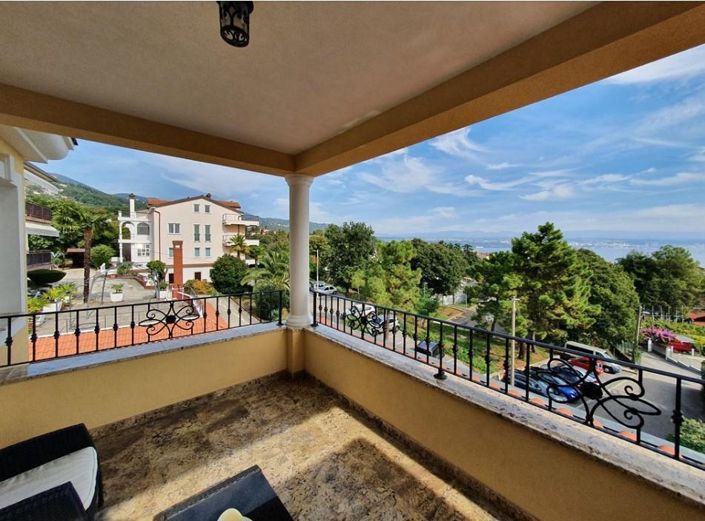 Image No.4-12 Bed Property for sale