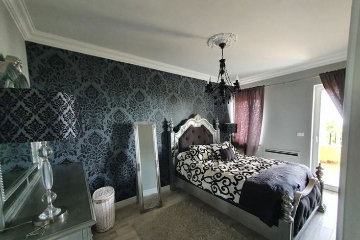 Image No.8-12 Bed Property for sale