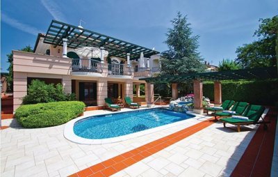 1 - Porec, Property