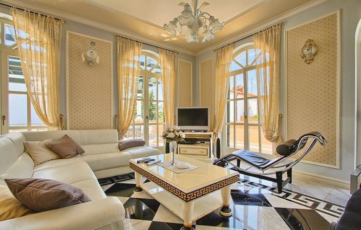 Image No.14-8 Bed Property for sale