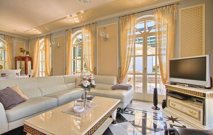 Image No.15-8 Bed Property for sale