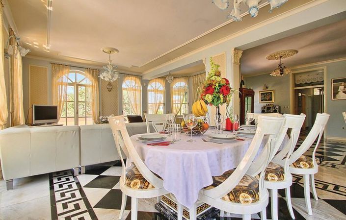 Image No.17-8 Bed Property for sale