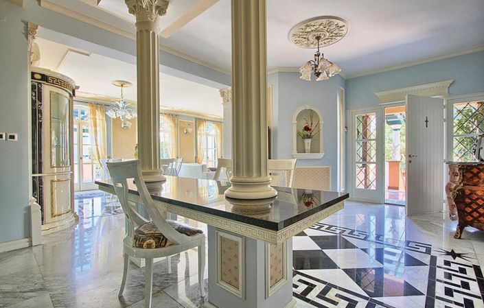 Image No.19-8 Bed Property for sale