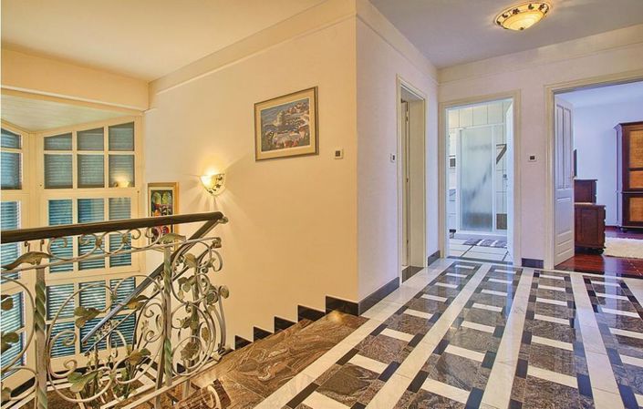 Image No.21-8 Bed Property for sale