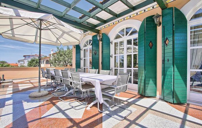 Image No.4-8 Bed Property for sale