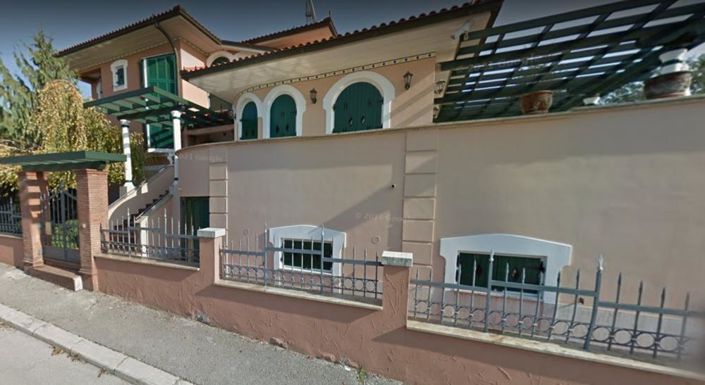 Image No.9-8 Bed Property for sale