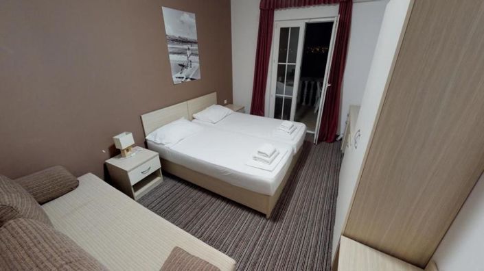 Image No.20-36 Bed Property for sale