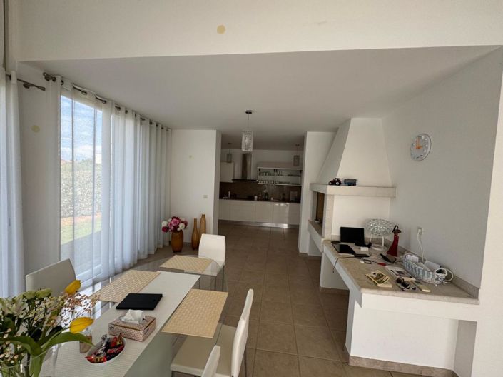 Image No.10-3 Bed Property for sale