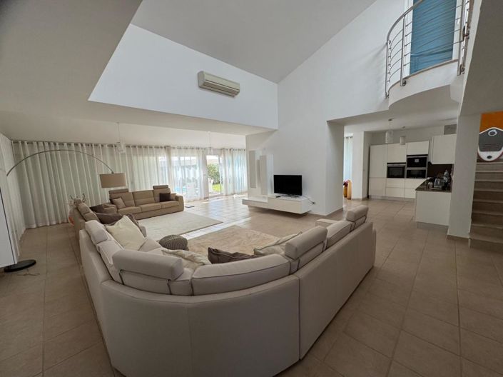 Image No.6-3 Bed Property for sale