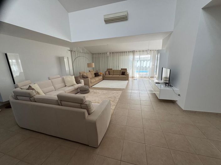 Image No.9-3 Bed Property for sale