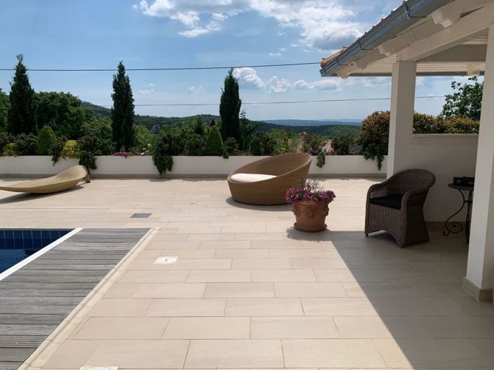 Image No.20-5 Bed Property for sale