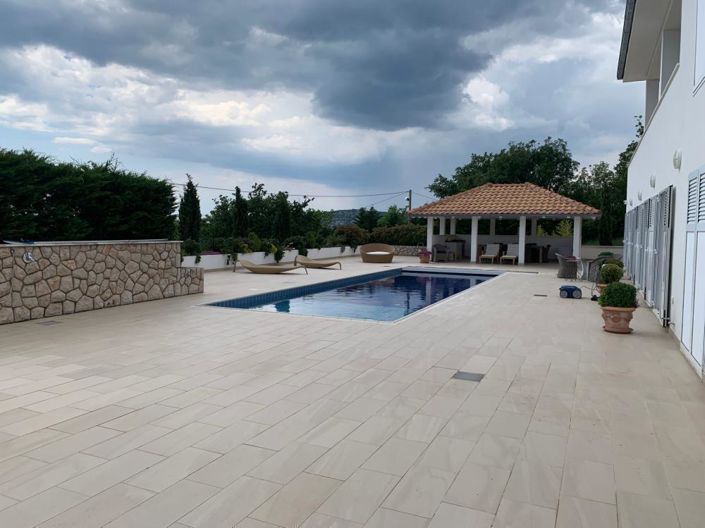 Image No.6-5 Bed Property for sale