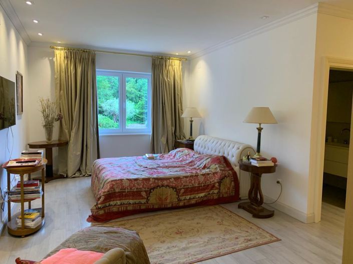 Image No.8-5 Bed Property for sale