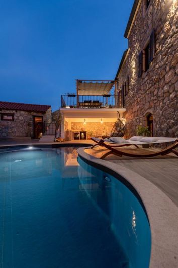 Image No.10-3 Bed Property for sale