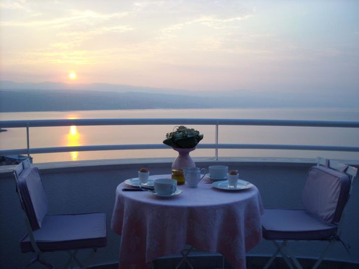 Image No.20-6 Bed Property for sale