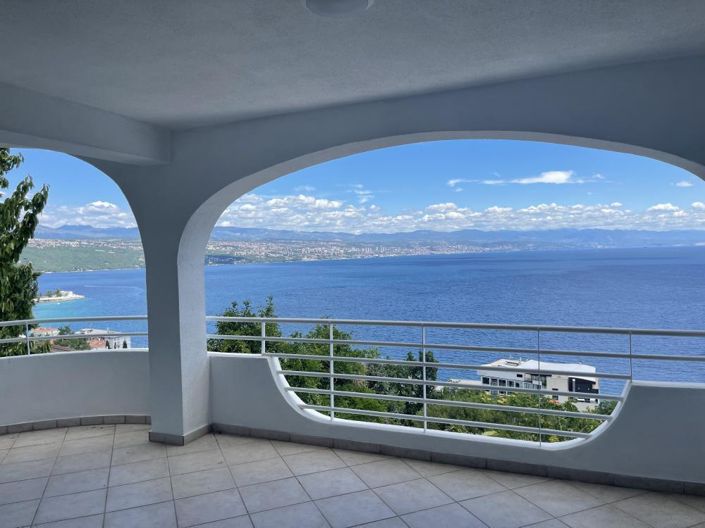 Image No.24-6 Bed Property for sale