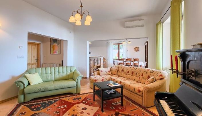 Image No.11-3 Bed Property for sale