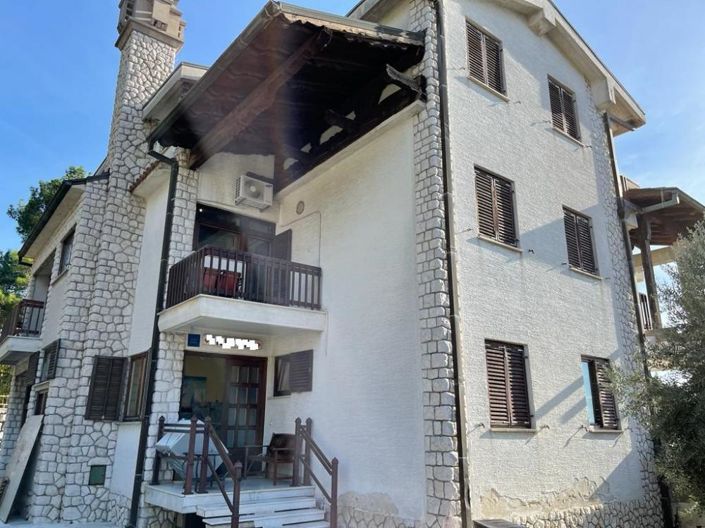 Image No.2-10 Bed Property for sale