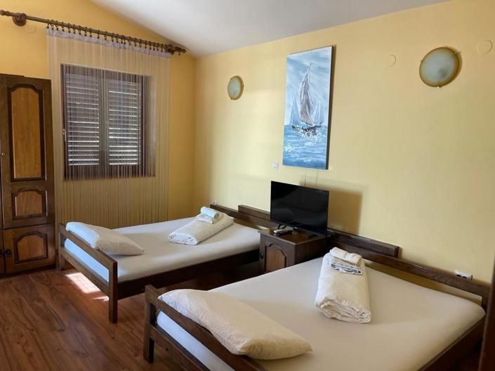 Image No.8-10 Bed Property for sale