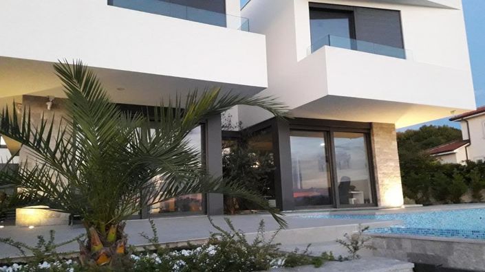 Image No.11-6 Bed Property for sale