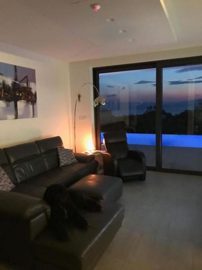 Image No.5-6 Bed Property for sale