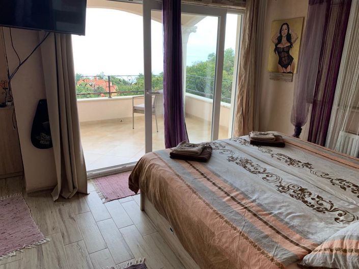 Image No.6-5 Bed Property for sale