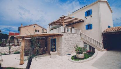 Image No.3-5 Bed Property for sale