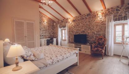 Image No.7-5 Bed Property for sale