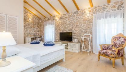 Image No.9-5 Bed Property for sale