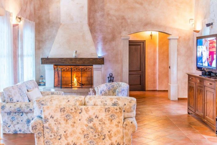 Image No.10-3 Bed Property for sale